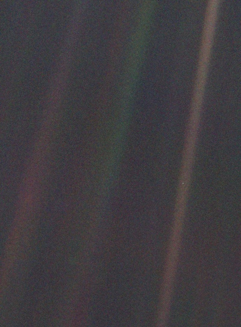 Narrow-angle image of Earth from Voyager 1